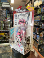 Arcee IDW Deluxe Class (Transformers Generations Thrilling 30, Hasbro) - Bitz & Buttons