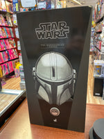 The Mandalorian & Grogu 1/4th Quarter Scale (Star Wars, Hot Toys) COMPLETE - Bitz & Buttons