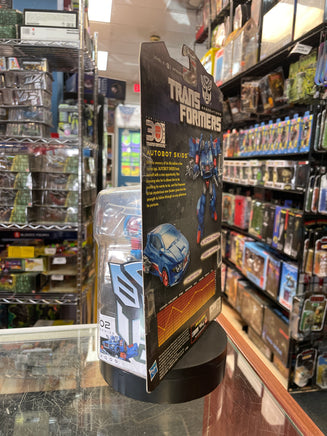 Autobot Skids Deluxe Class (Transformers Generations Thrilling 30, Hasbro) - Bitz & Buttons