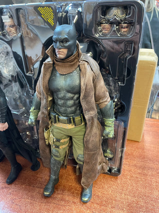 Knightmare Batman & SuperMan #TMS038 (Hot Toys, DC) COMPLETE - Bitz & Buttons