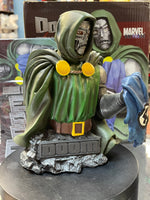 Marvel Universe Dr Doom (Marvel, Diamond Select DST) - Bitz & Buttons