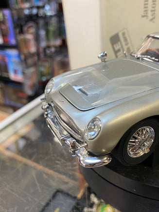 James Bond 007 Aston Martin DB5 1/24 Scale (Danbury Mint, Diecast) - Bitz & Buttons
