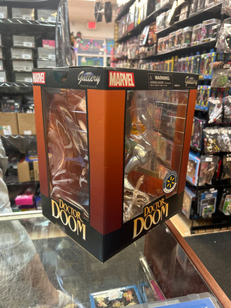 Doctor Doom PVC Statue (Diamond Select Toys, Marvel) **SEALED** - Bitz & Buttons