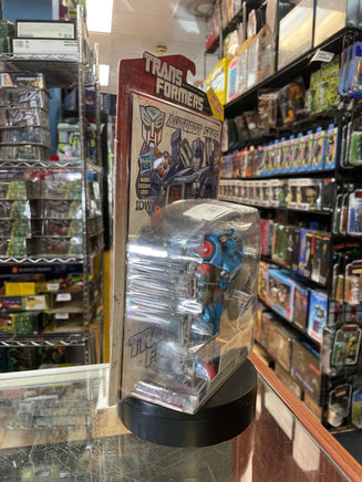 Autobot Skids Deluxe Class (Transformers Generations Thrilling 30, Hasbro) - Bitz & Buttons