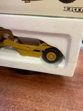Caterpillar 631E Wheel Tractor Scraper 1/50 Scale ( Vintage ERTL, CAT) - Bitz & Buttons