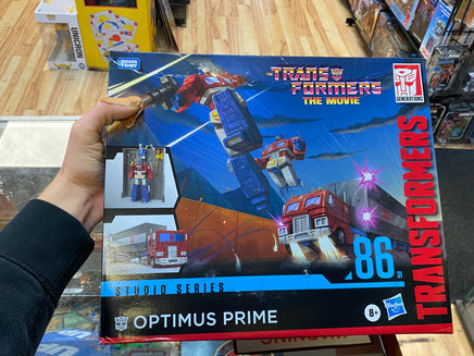 Optimus Prime SS86-31 Commander Class (Transformers Studio Series, Hasbro) **Scratch/Dent** - Bitz & Buttons