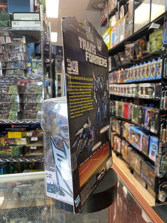 Thundercracker IDW Deluxe Class (Transformers Generations Thrilling 30, Hasbro) - Bitz & Buttons