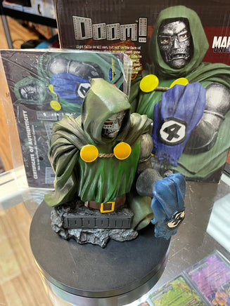 Marvel Universe Dr Doom (Marvel, Diamond Select DST) - Bitz & Buttons