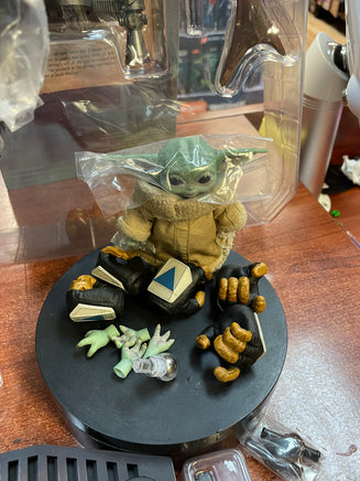 The Mandalorian & Grogu 1/4th Quarter Scale (Star Wars, Hot Toys) COMPLETE - Bitz & Buttons