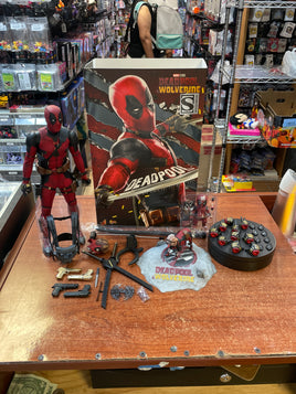 Deadpool MMS746 (Sideshow, Deadpool & Wolverine) - Bitz & Buttons