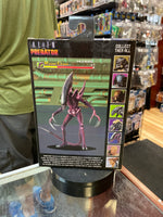 Razor Claws Alien (NECA, Predator vs Alien) **SEALED**