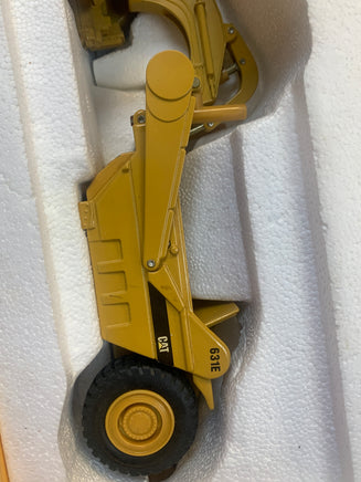 Caterpillar 631E Wheel Tractor Scraper 1/50 Scale ( Vintage ERTL, CAT) - Bitz & Buttons