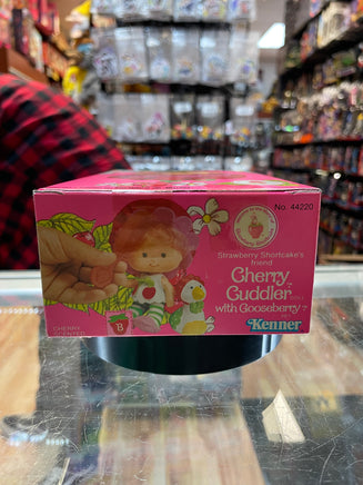 Cherry Cuddler with Gooseberry (Vintage Strawberry Shortcake, Kenner) **SEALED** - Bitz & Buttons