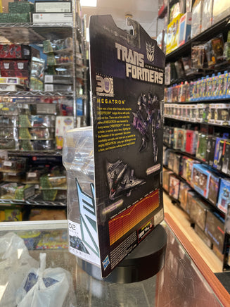 Megatron Deluxe Class (Transformers Generations Thrilling 30, Hasbro) - Bitz & Buttons