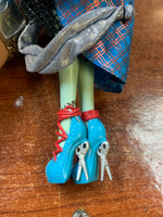 Scarily Ever After Threadarella Frankie Stein (Vintage Monster High, Mattel) - Bitz & Buttons