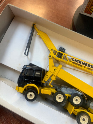 CAT Tractor Truck with Tower Crane 3913 1/55 Scale ( Vintage SIKU CAT) - Bitz & Buttons