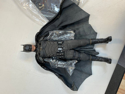 The Batman Deluxe Ver. 1/6 MMS639 (DC, The Batman, Hot Toys) COMPLETE - Bitz & Buttons