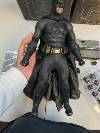 Batman Suicide Squad 1/6 MMS409 (DC, Batman, Hot Toys) COMPLETE - Bitz & Buttons