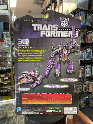 Skywarp Deluxe Class (Transformers Generations Thrilling 30, Hasbro) - Bitz & Buttons