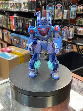 Chromia Deluxe Class (Transformers Legacy United, Hasbro) - Bitz & Buttons