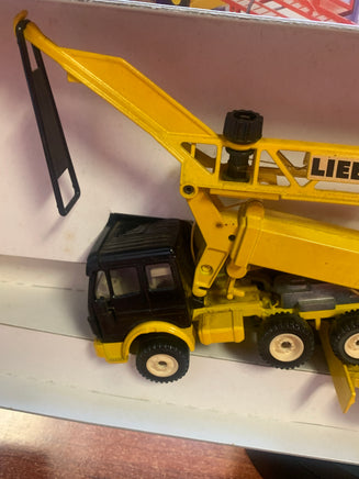 CAT Tractor Truck with Tower Crane 3913 1/55 Scale ( Vintage SIKU CAT) - Bitz & Buttons