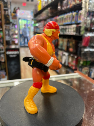 Flexing Hulk Hogan with Belt 9165 (Vintage WWF WWE, Hasbro) **COMPLETE** - Bitz & Buttons