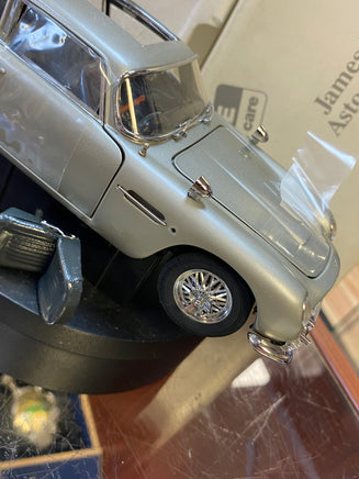 James Bond 007 Aston Martin DB5 1/24 Scale (Danbury Mint, Diecast) - Bitz & Buttons