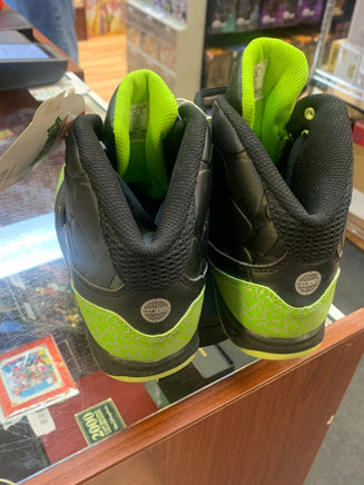 Glow in the Dark Kids Womans Sneakers SZ 6 (Vintage TMNT Ninja Turtles, API ) - Bitz & Buttons