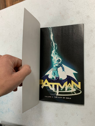 Batman The City Of Owls Volume 2 (DC Comics Trade TPB, Batman) - Bitz & Buttons