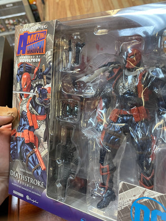 Deathstroke (Revoltech Amazing Yamaguchi, DC Comics) COMPLETE - Bitz & Buttons