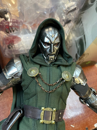 Doctor Doom #CMS-022 (Hot Toys, Marvel) COMPLETE - Bitz & Buttons