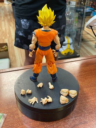 Son Goku Super Saiyan (SH Figuarts Tamashii Nations, Dragon Ball Z) **COMPLETE** - Bitz & Buttons