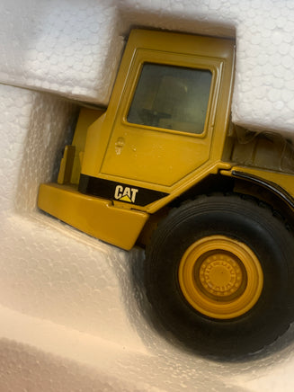 Caterpillar D350D Articulated Dump Truck 1/50 Scale ( Vintage ERTL, CAT) - Bitz & Buttons