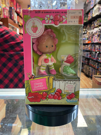 Cherry Cuddler with Gooseberry (Vintage Strawberry Shortcake, Kenner) **SEALED** - Bitz & Buttons