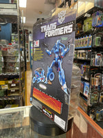 Chromia IDW Deluxe Class (Transformers Generations Thrilling 30, Hasbro) - Bitz & Buttons