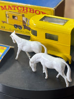 Yellow Pony Trailer with Horses Diecast (Vintage Matchbox, Lesney) - Bitz & Buttons