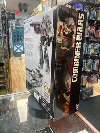 Megatron IDW Combiner Wars (Transformers Generations, Hasbro) - Bitz & Buttons