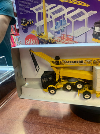 CAT Tractor Truck with Tower Crane 3913 1/55 Scale ( Vintage SIKU CAT) - Bitz & Buttons