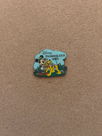 Mickey & Pluto Passholder 2001 (Walt Disney World, Pin Traders) - Bitz & Buttons