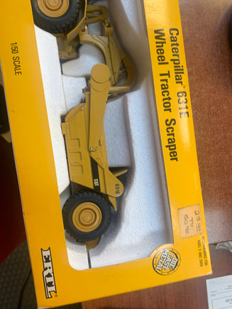 Caterpillar 631E Wheel Tractor Scraper 1/50 Scale ( Vintage ERTL, CAT) - Bitz & Buttons