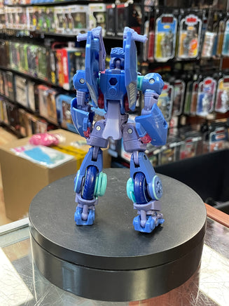 Chromia Deluxe Class (Transformers Legacy United, Hasbro) - Bitz & Buttons