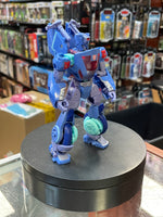 Chromia Deluxe Class (Transformers Legacy United, Hasbro) - Bitz & Buttons