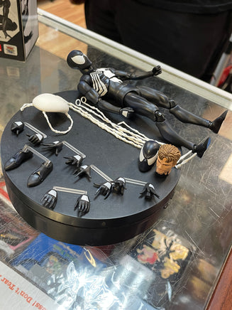 Spider-Man Black Costume Comic Ver. 147 (Medicom Mafex, The Amazing Spider-Man) OPEN\COMPLETE - Bitz & Buttons