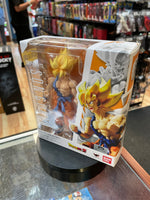 Super Saiyan Son Goku Awakening (Dragon Ball Z, Bandai SH Figuarts) **COMPLETE**