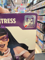 The Huntress DC Bombshells Statue (DC Collectibles, DC Direct) COMPLETE