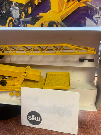CAT Tractor Truck with Tower Crane 3913 1/55 Scale ( Vintage SIKU CAT) - Bitz & Buttons