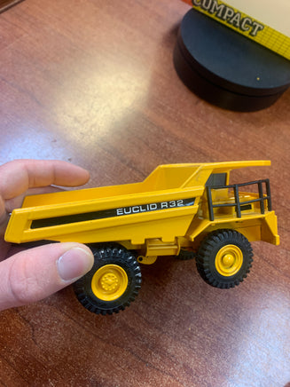 Caterpillar Compact Dumpertruck 1/50 ( Vintage JOAL, CAT) - Bitz & Buttons