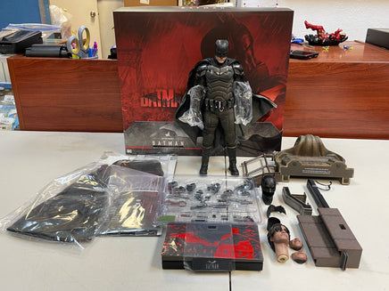 The Batman Deluxe Ver. 1/6 MMS639 (DC, The Batman, Hot Toys) COMPLETE - Bitz & Buttons