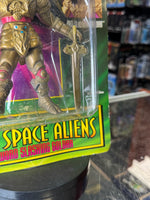 Slashing Goldar Space Alien (Vintage MMPR Power Rangers, Bandai) SEALED - Bitz & Buttons