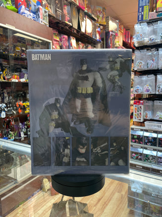 Batman The Dark Knight Returns Exclusive (DC Comics, Mezco One:12) **SEALED** - Bitz & Buttons